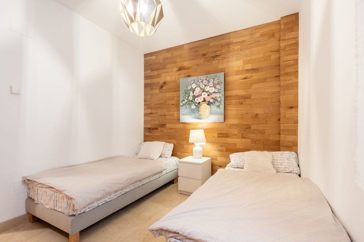 2 Bed Middle Floor Apartment in Benahavís
