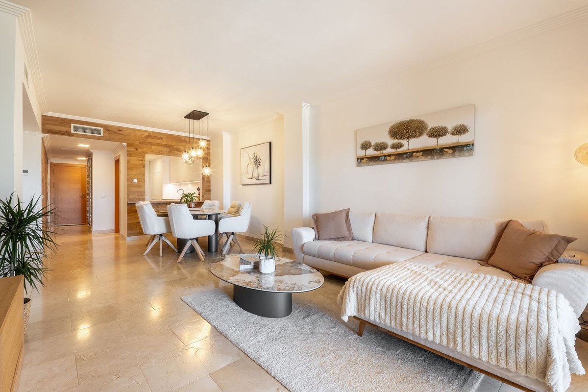 2 Bed Middle Floor Apartment in Benahavís