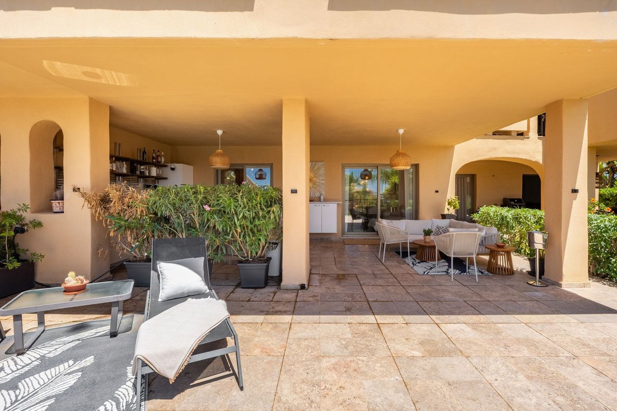 2 Bed Middle Floor Apartment in Benahavís