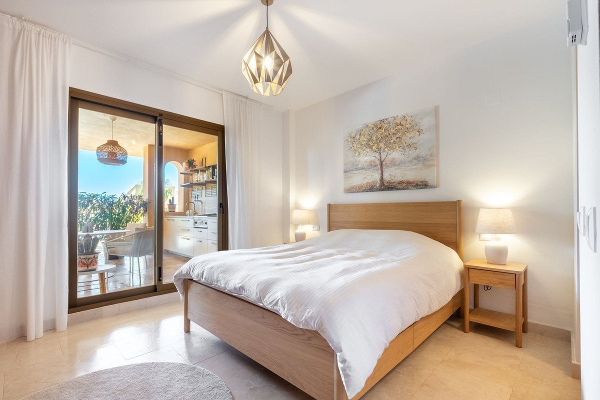 2 Bed Middle Floor Apartment in Benahavís