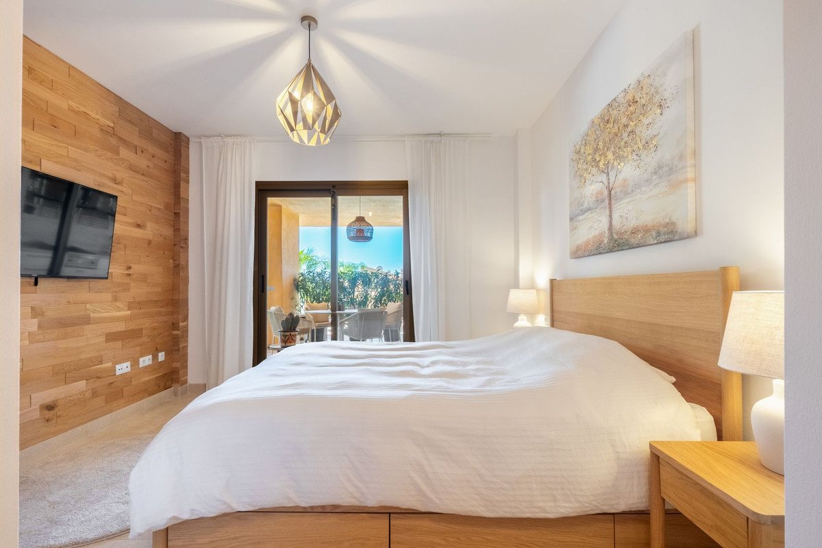 2 Bed Middle Floor Apartment in Benahavís