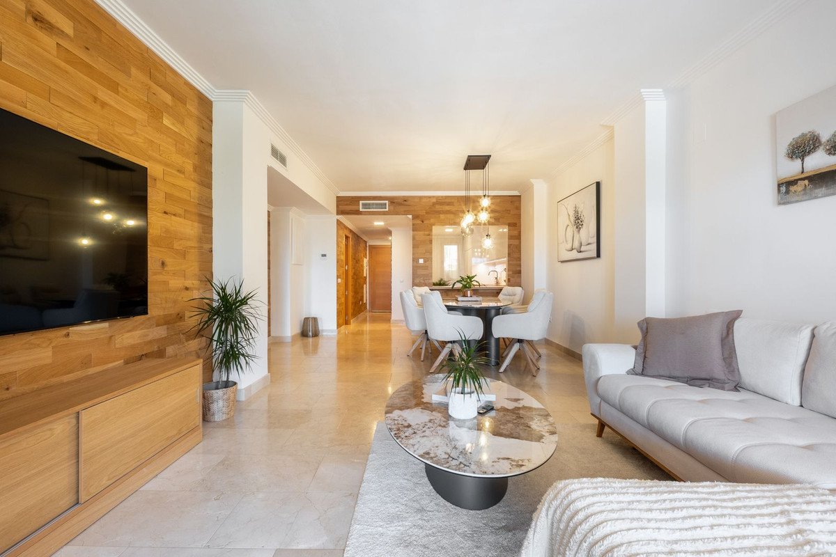 2 Bed Middle Floor Apartment in Benahavís