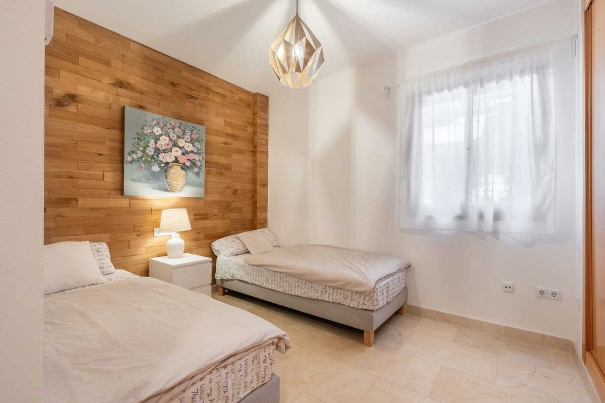 2 Bed Middle Floor Apartment in Benahavís