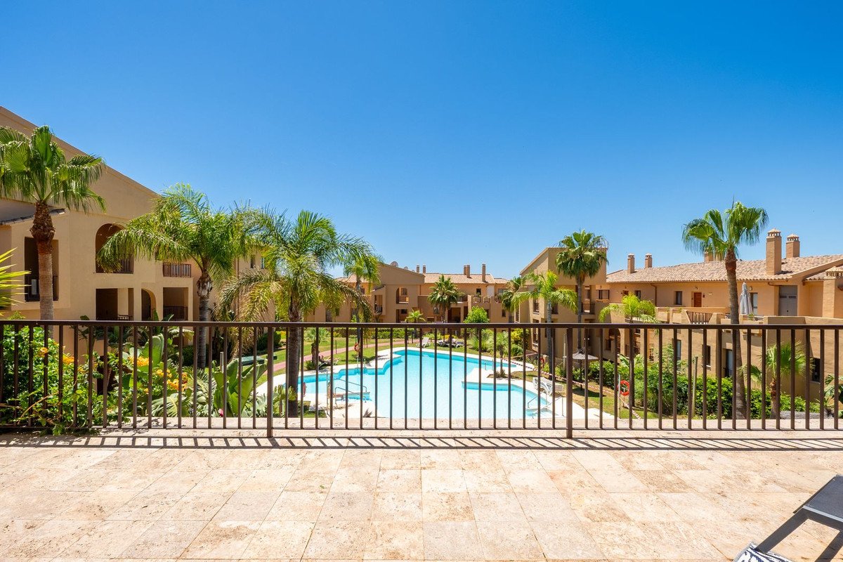 2 Bed Middle Floor Apartment in Benahavís