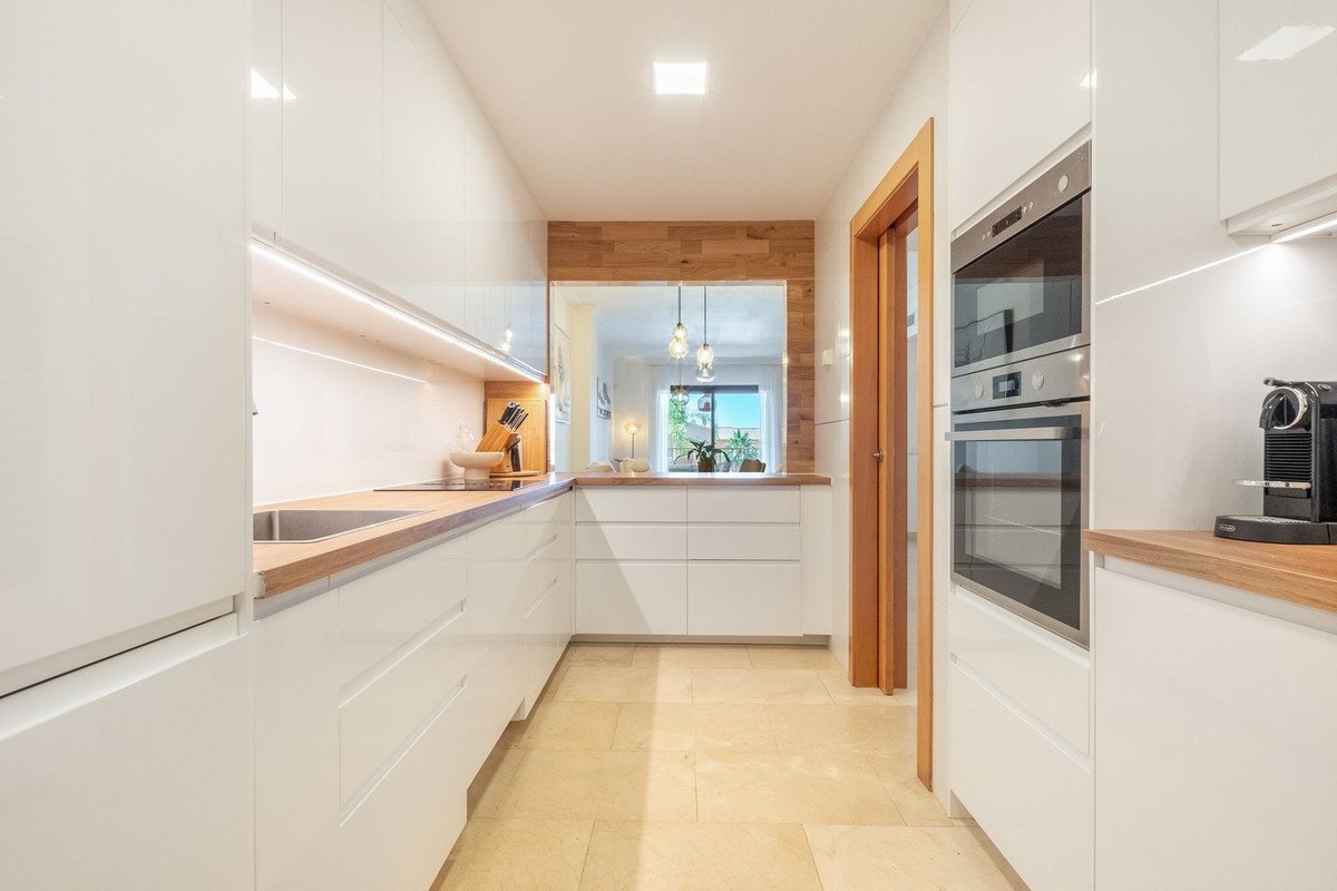 2 Bed Middle Floor Apartment in Benahavís