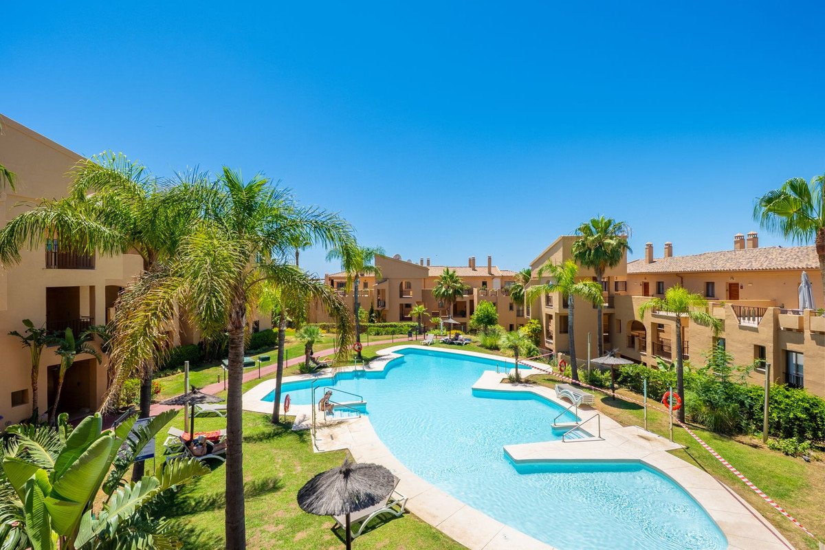 2 Bed Middle Floor Apartment in Benahavís