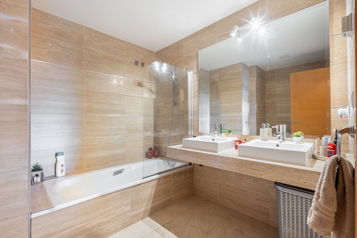 2 Bed Middle Floor Apartment in Benahavís