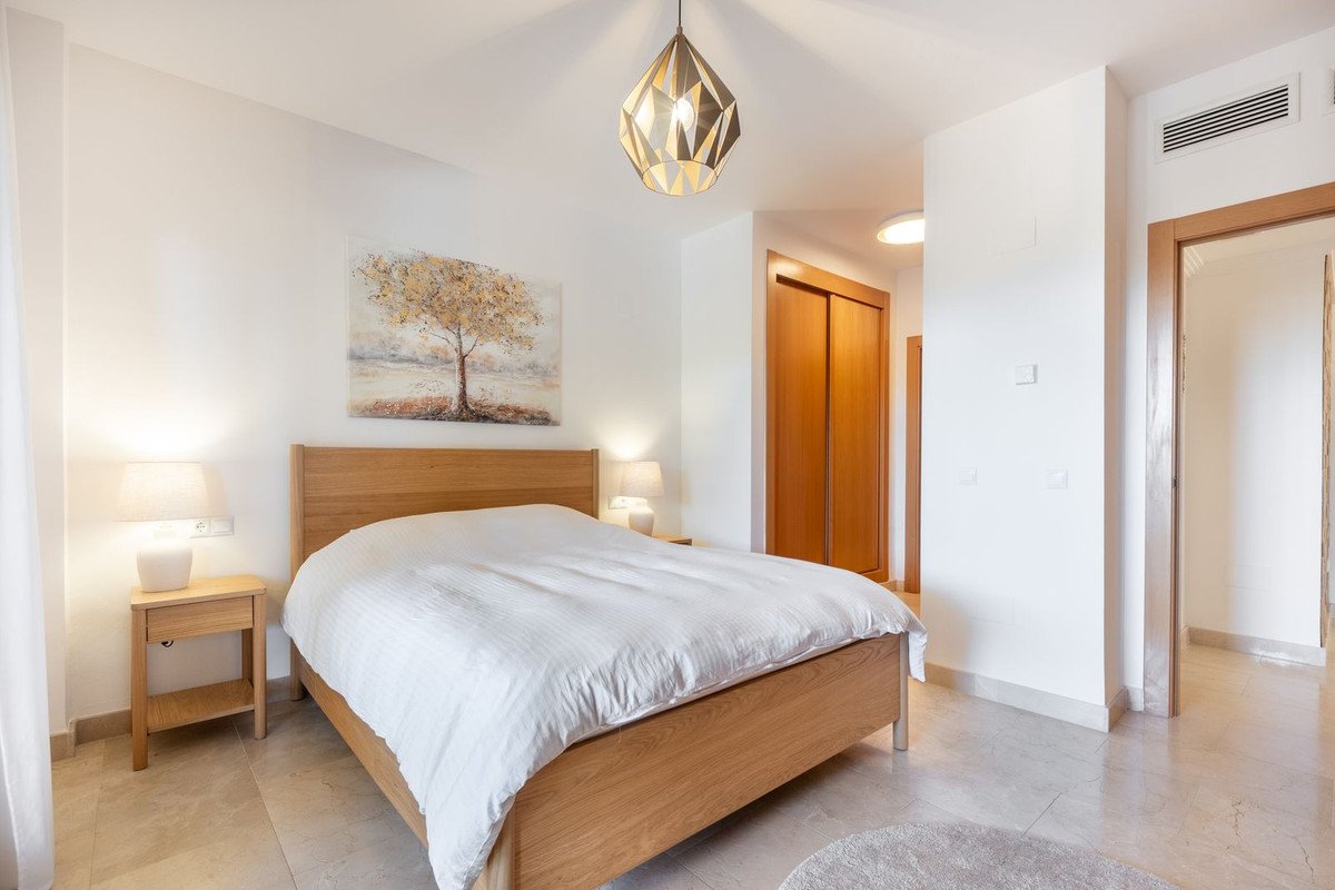 2 Bed Middle Floor Apartment in Benahavís