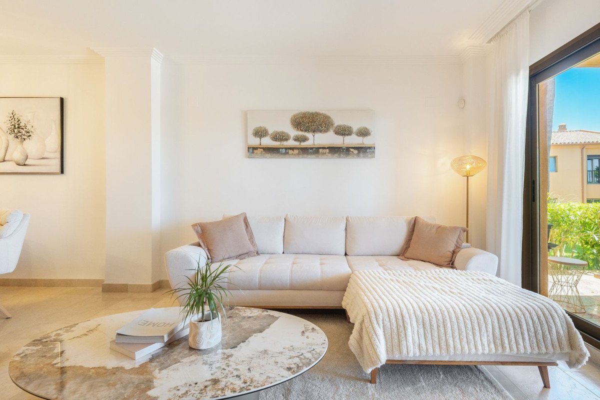 2 Bed Middle Floor Apartment in Benahavís
