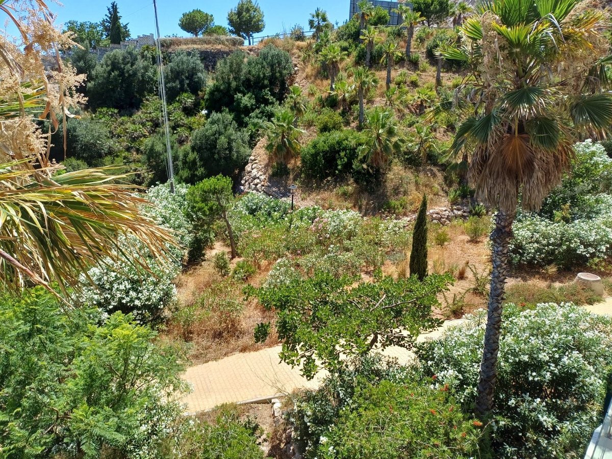 2 Bed Middle Floor Apartment in Benalmadena