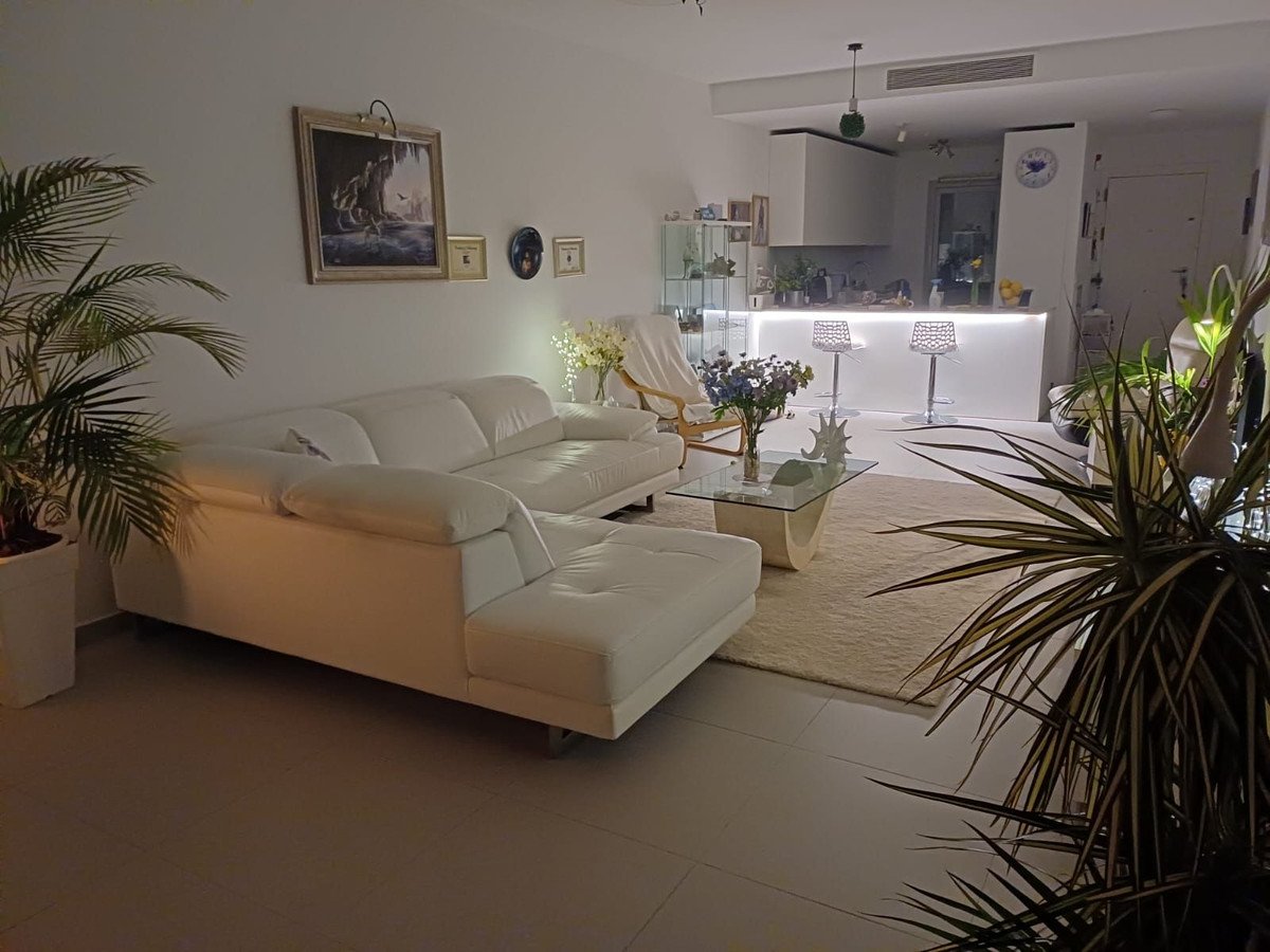 2 Bed Middle Floor Apartment in Benalmadena