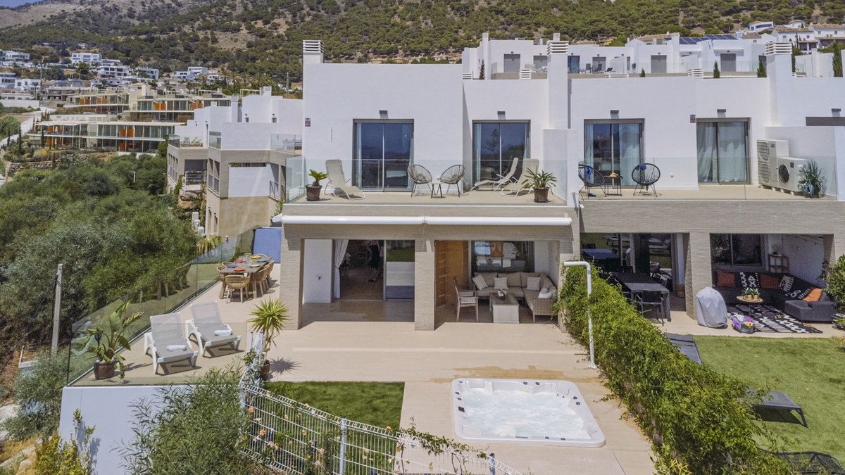 3 Bed Semi-Detached House in Mijas Costa