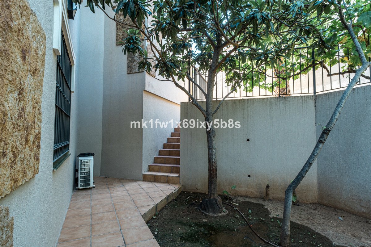 5 Bed Detached Villa in Alhaurín de la Torre