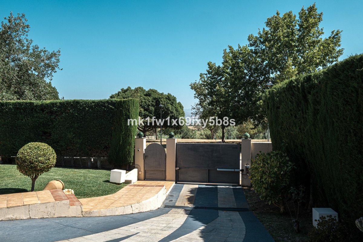 5 Bed Detached Villa in Alhaurín de la Torre