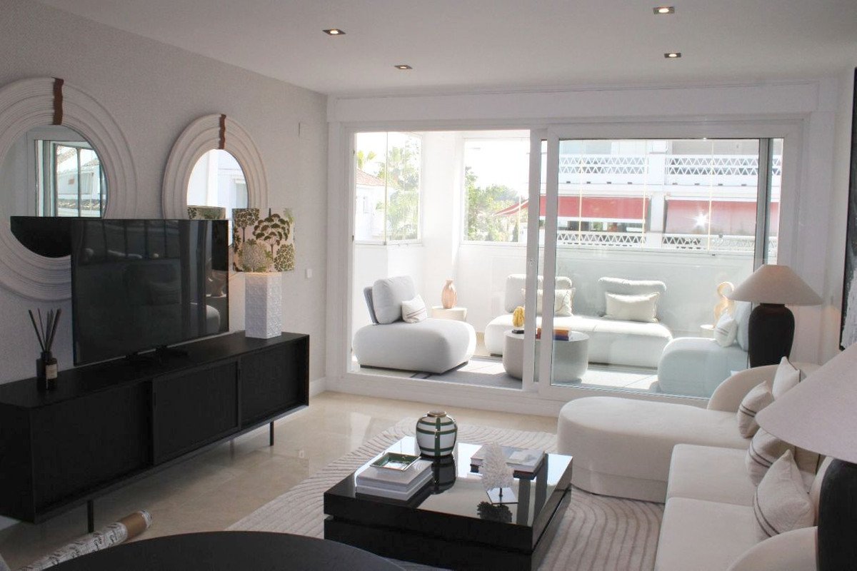 2 Bed Middle Floor Apartment in Marbella