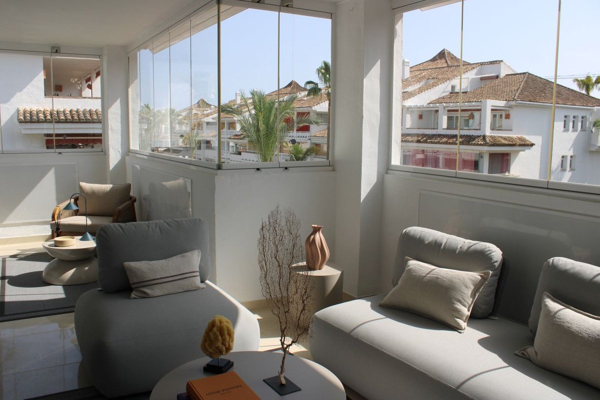 2 Bed Middle Floor Apartment in Marbella