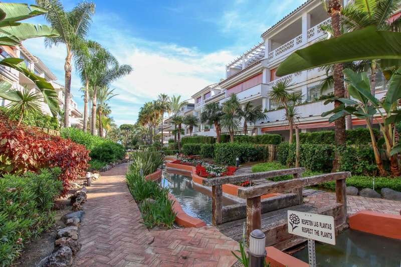 2 Bed Middle Floor Apartment in Marbella