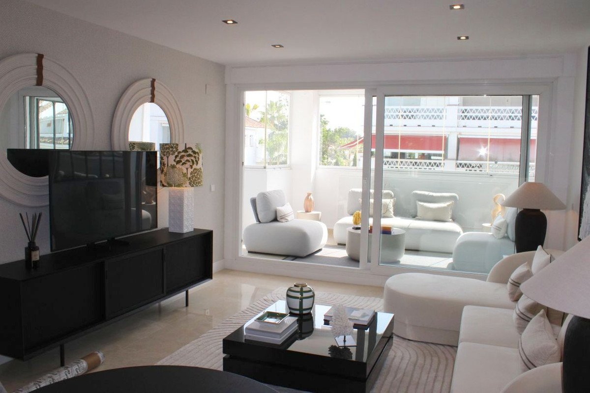 2 Bed Middle Floor Apartment in Marbella