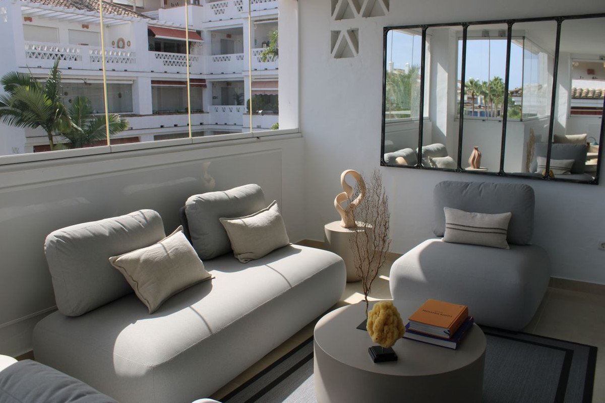 2 Bed Middle Floor Apartment in Marbella