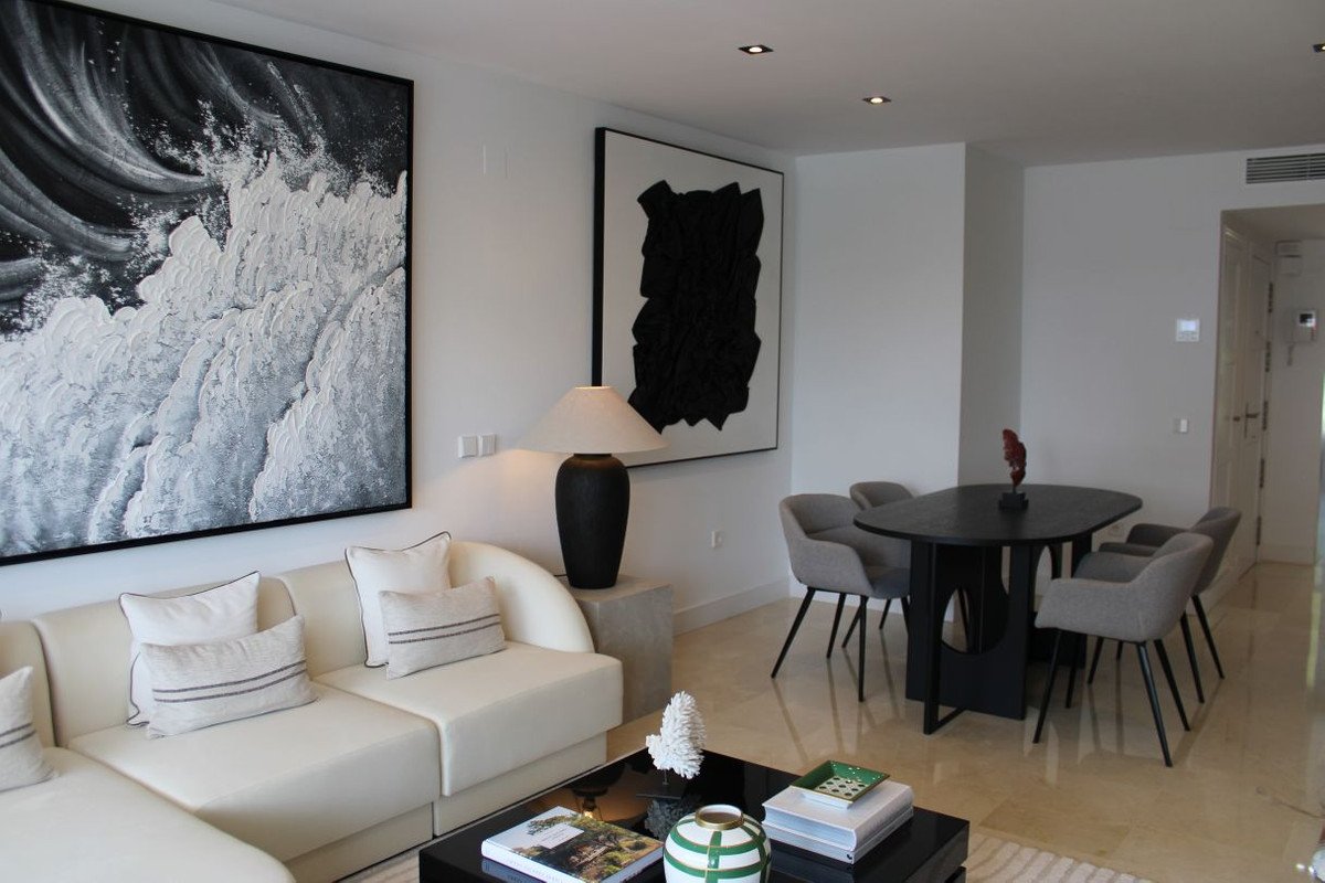 2 Bed Middle Floor Apartment in Marbella