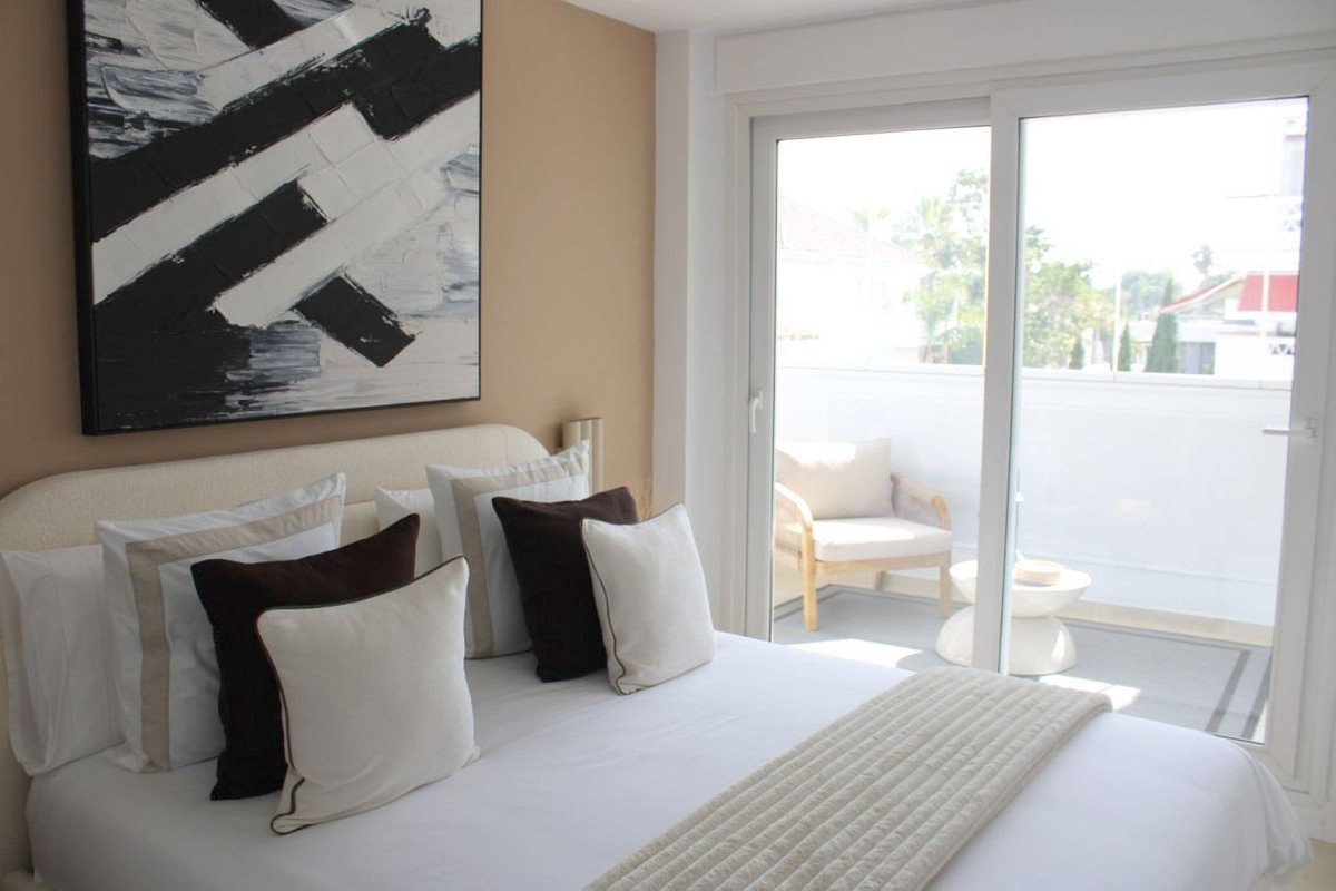 2 Bed Middle Floor Apartment in Marbella