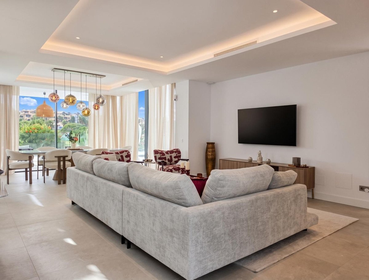 4 Bed Detached Villa in El Paraiso