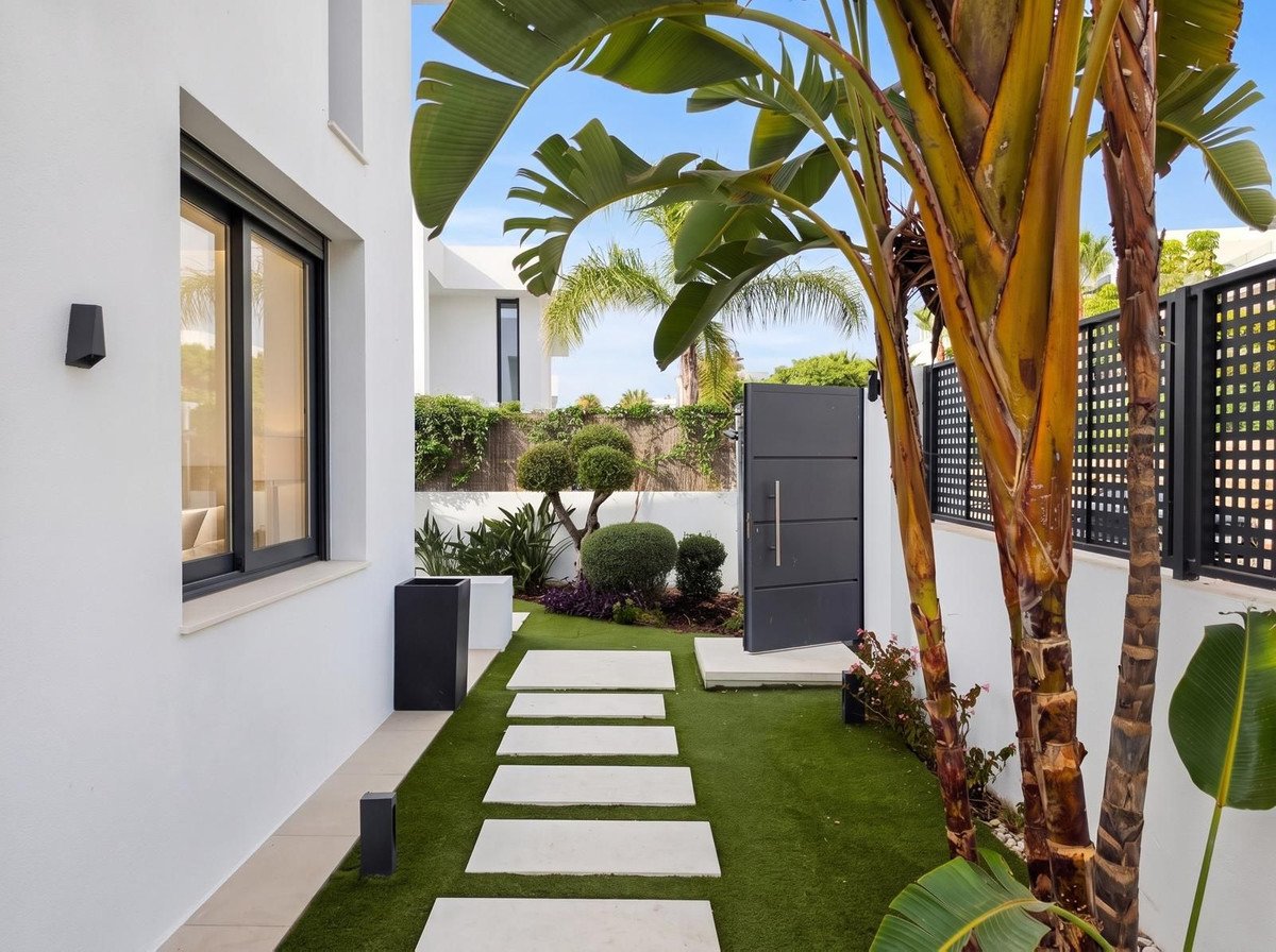 4 Bed Detached Villa in El Paraiso