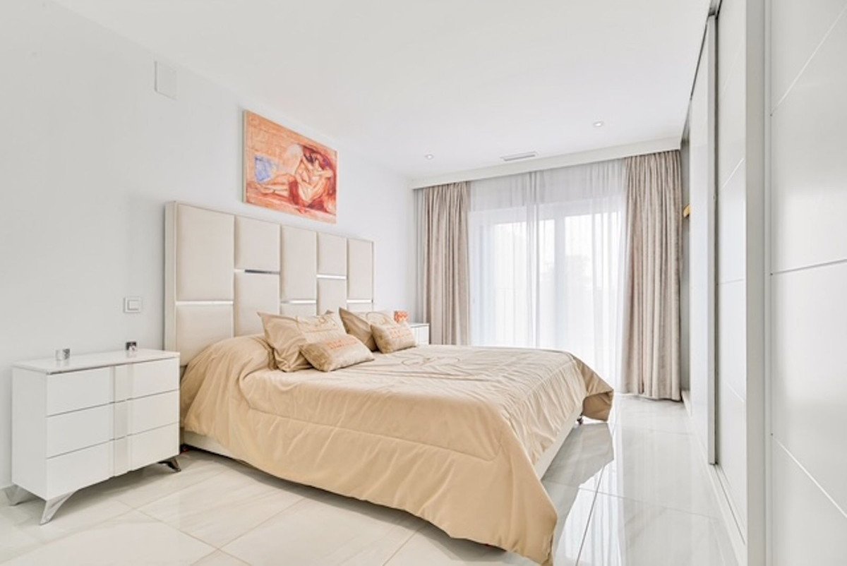 9 Bed Building in Marbella