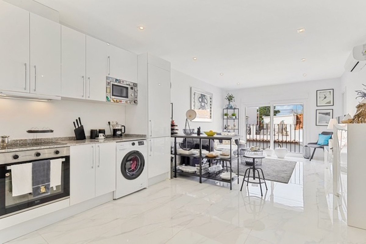 9 Bed Building in Marbella