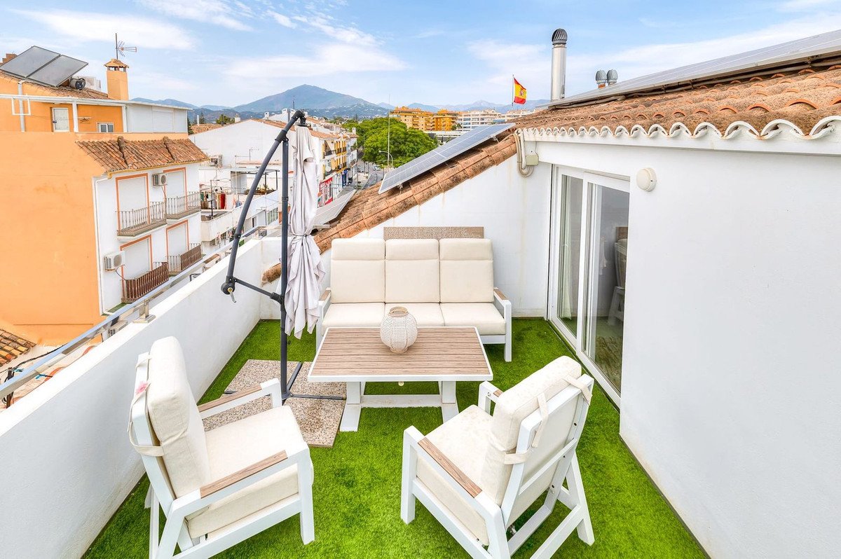 9 Bed Building in Marbella