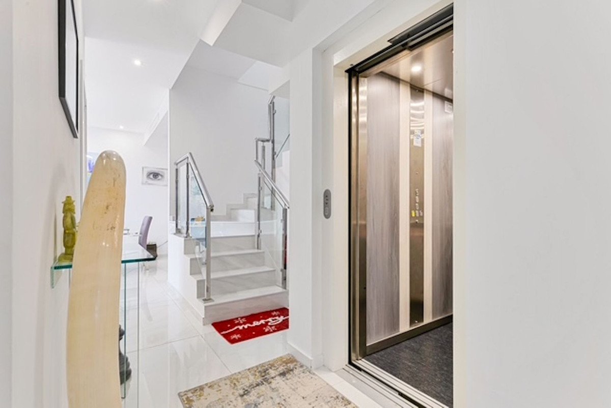 9 Bed Building in Marbella