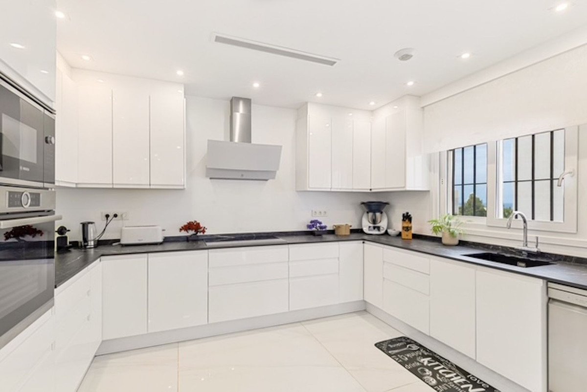 9 Bed Building in Marbella