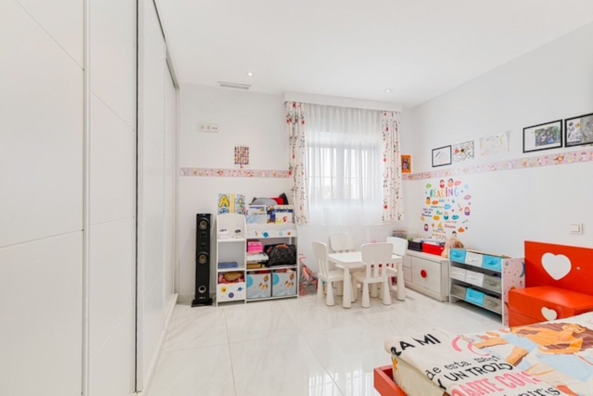 9 Bed Building in Marbella