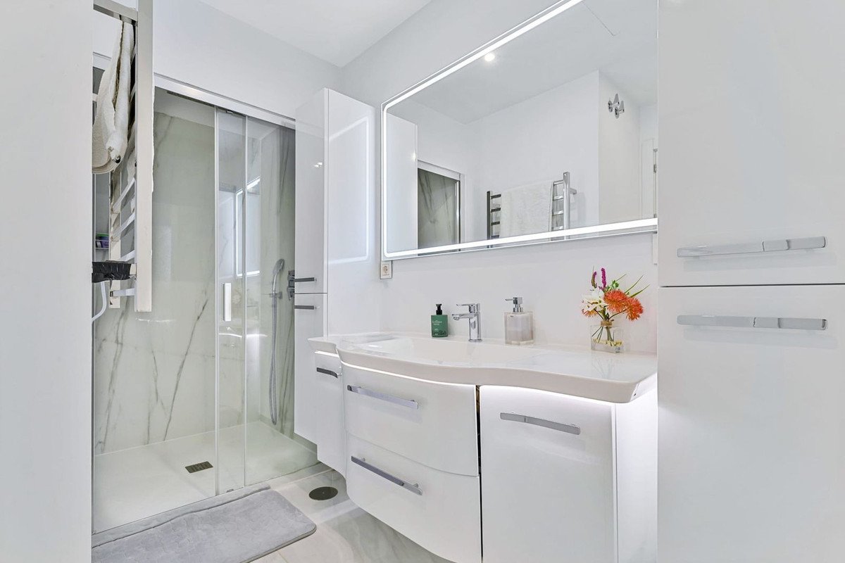 9 Bed Building in Marbella
