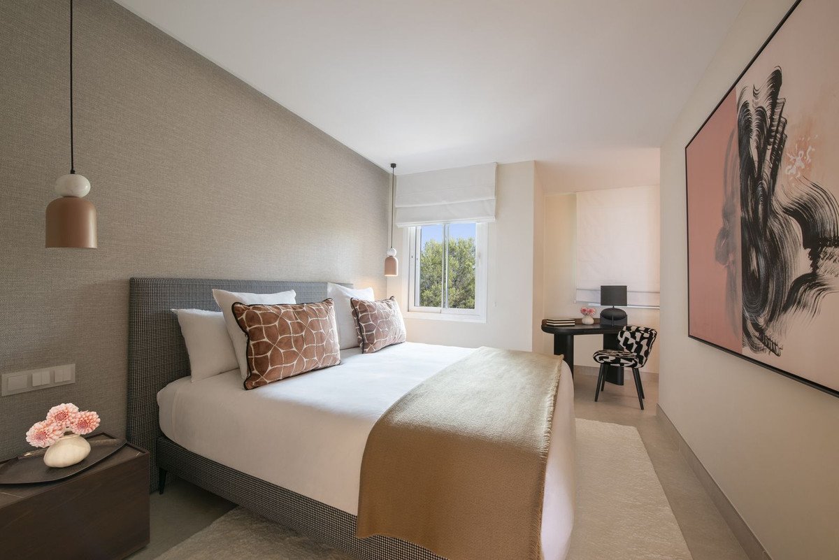 3 Bed Middle Floor Apartment in New Golden Mile