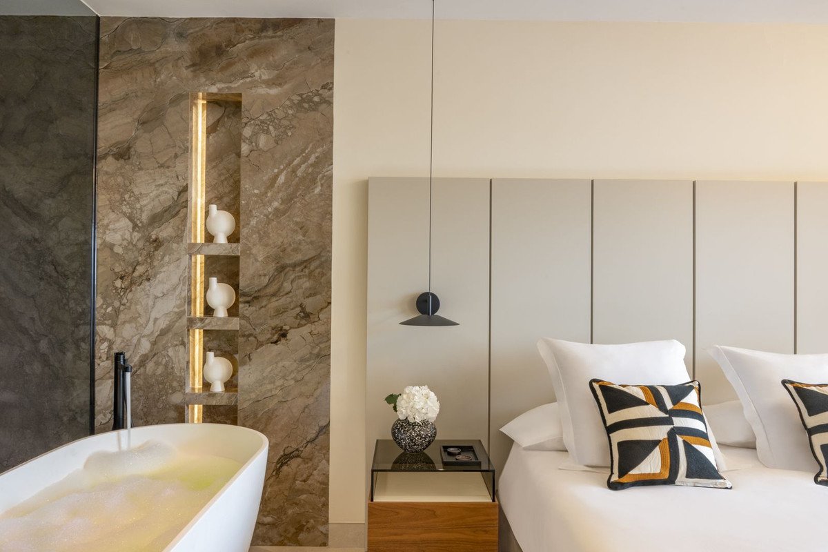 3 Bed Middle Floor Apartment in New Golden Mile