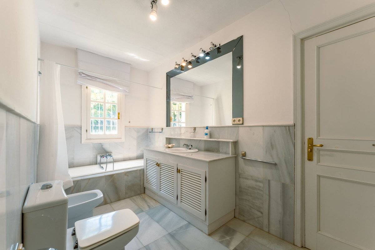 8 Bed Finca - Cortijo in Cancelada