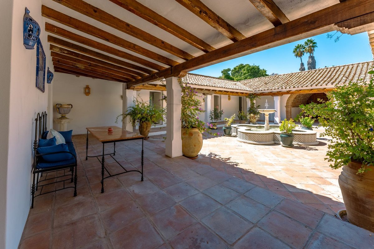 8 Bed Finca - Cortijo in Cancelada