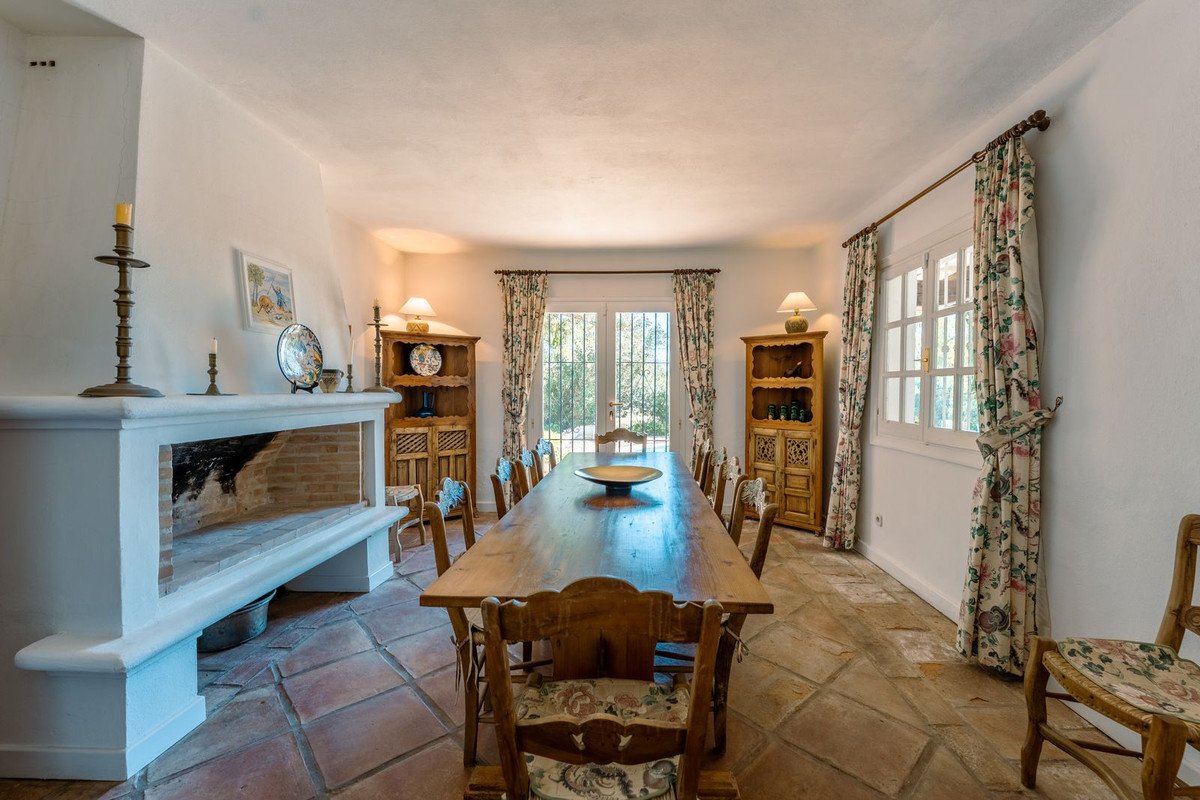 8 Bed Finca - Cortijo in Cancelada