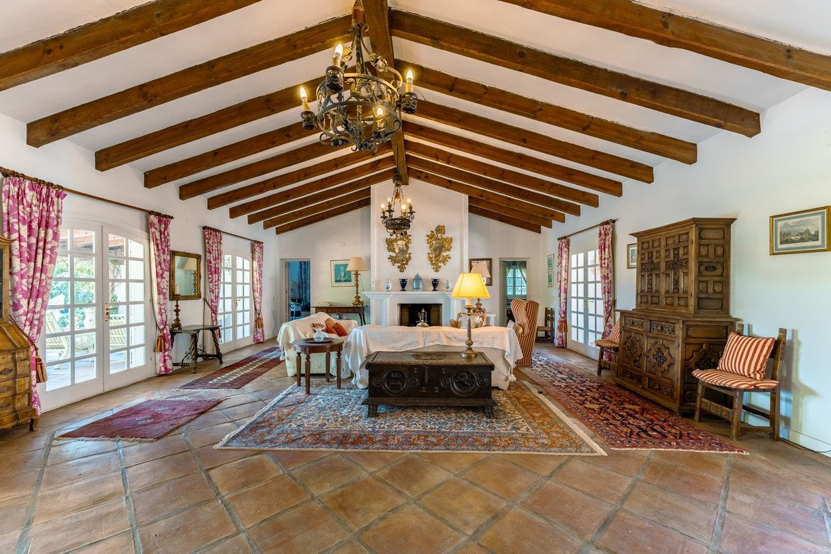 8 Bed Finca - Cortijo in Cancelada