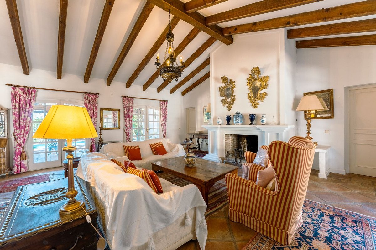 8 Bed Finca - Cortijo in Cancelada