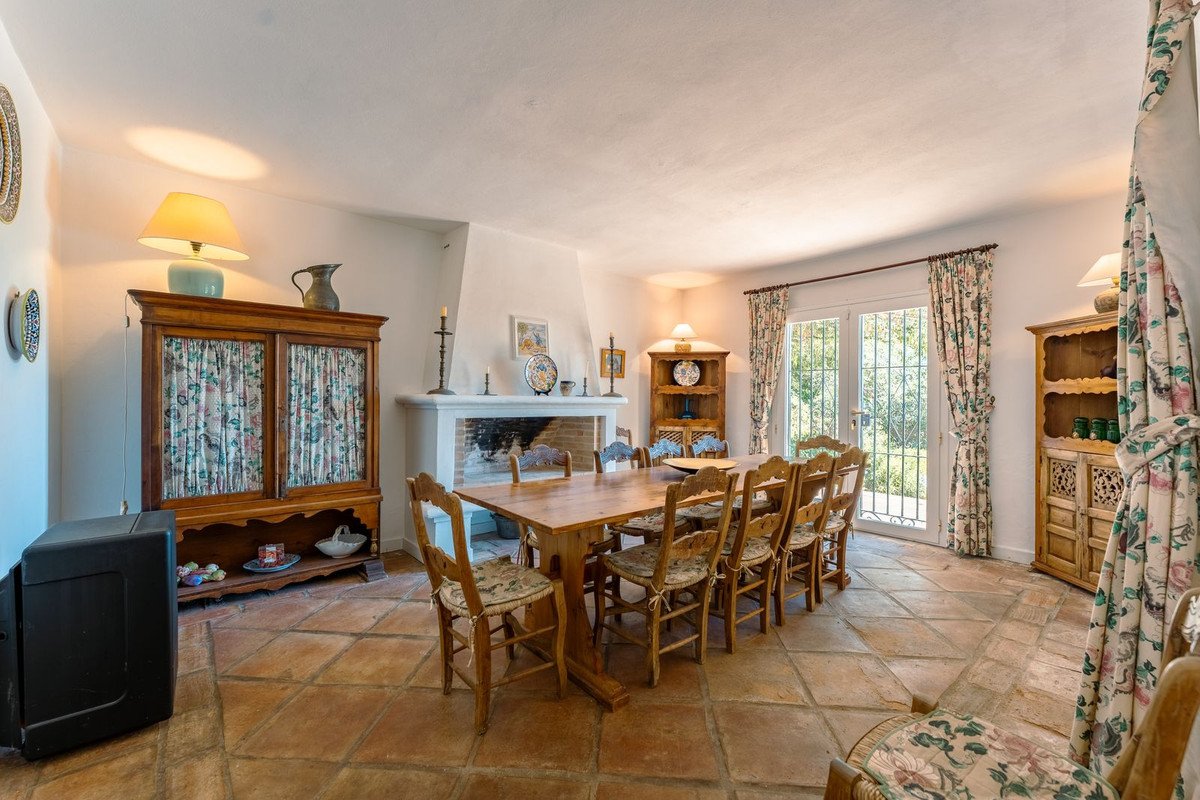 8 Bed Finca - Cortijo in Cancelada
