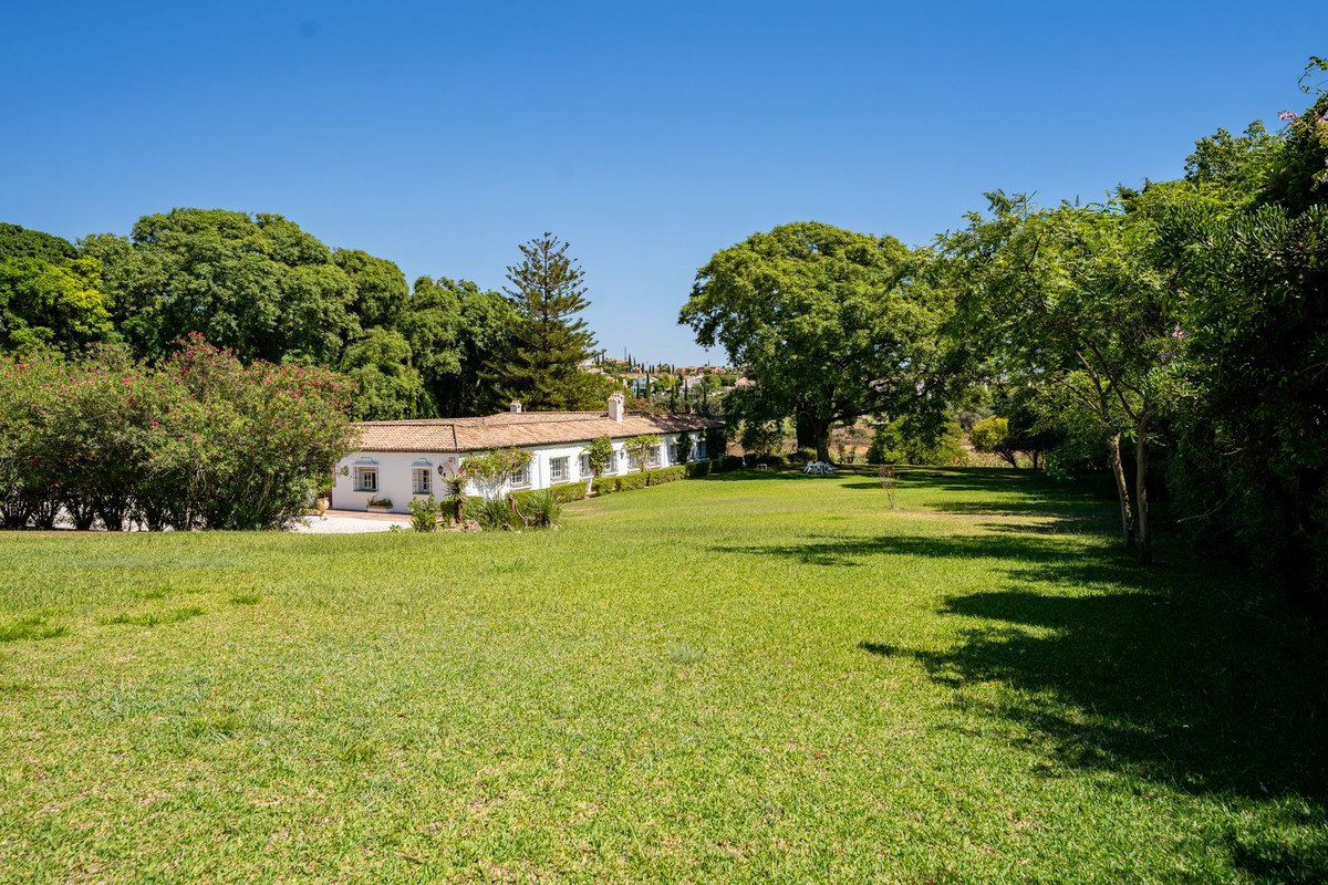 8 Bed Finca - Cortijo in Cancelada