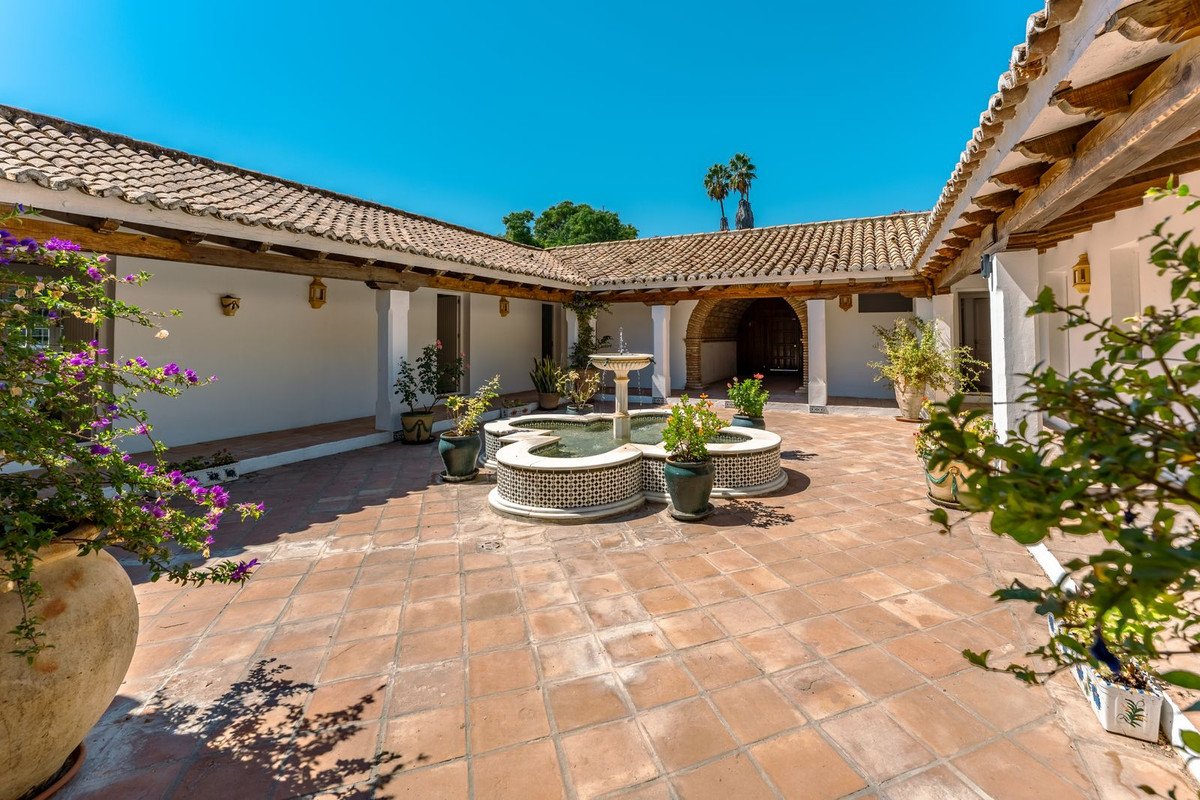 8 Bed Finca - Cortijo in Cancelada