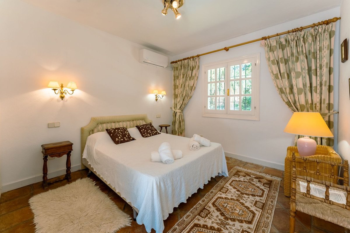 8 Bed Finca - Cortijo in Cancelada