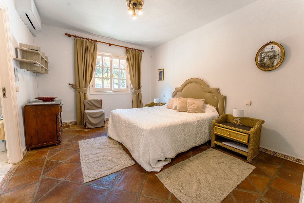 8 Bed Finca - Cortijo in Cancelada