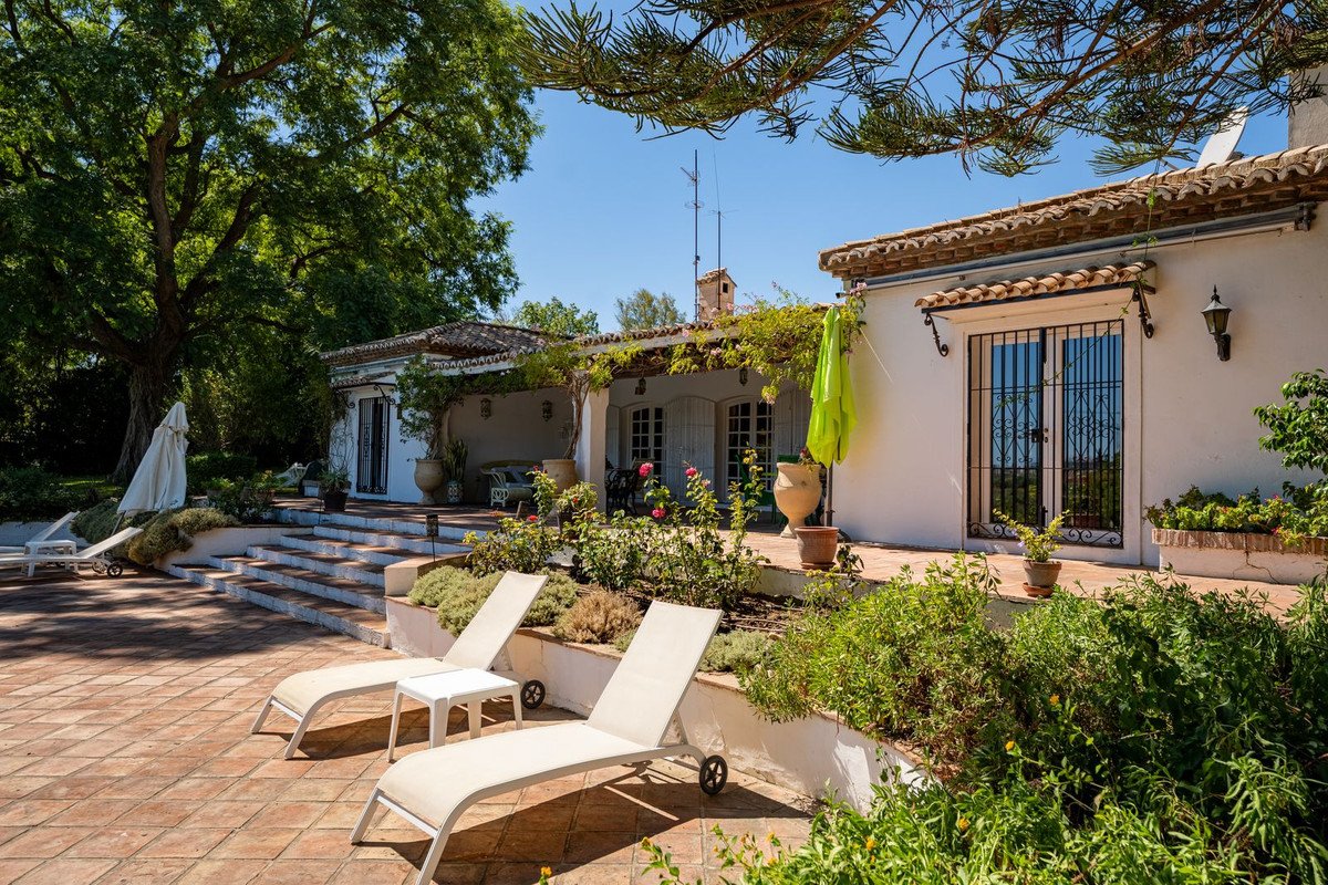 8 Bed Finca - Cortijo in Cancelada