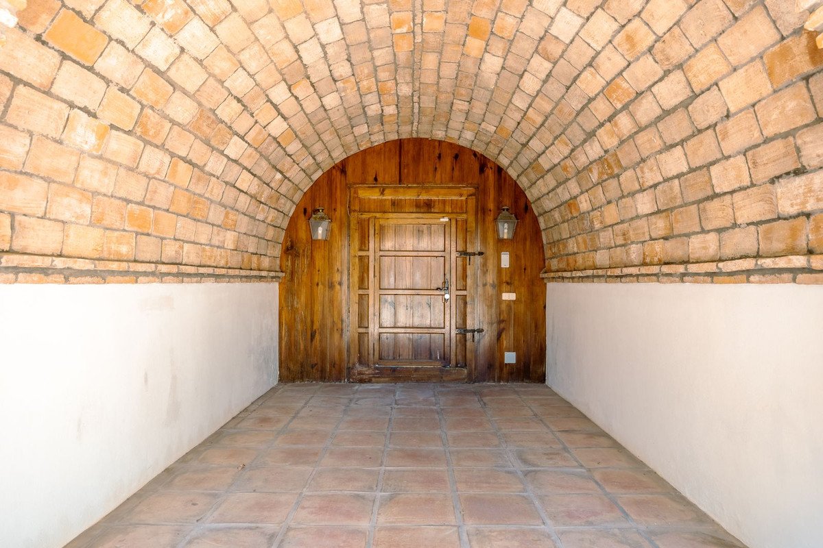 8 Bed Finca - Cortijo in Cancelada