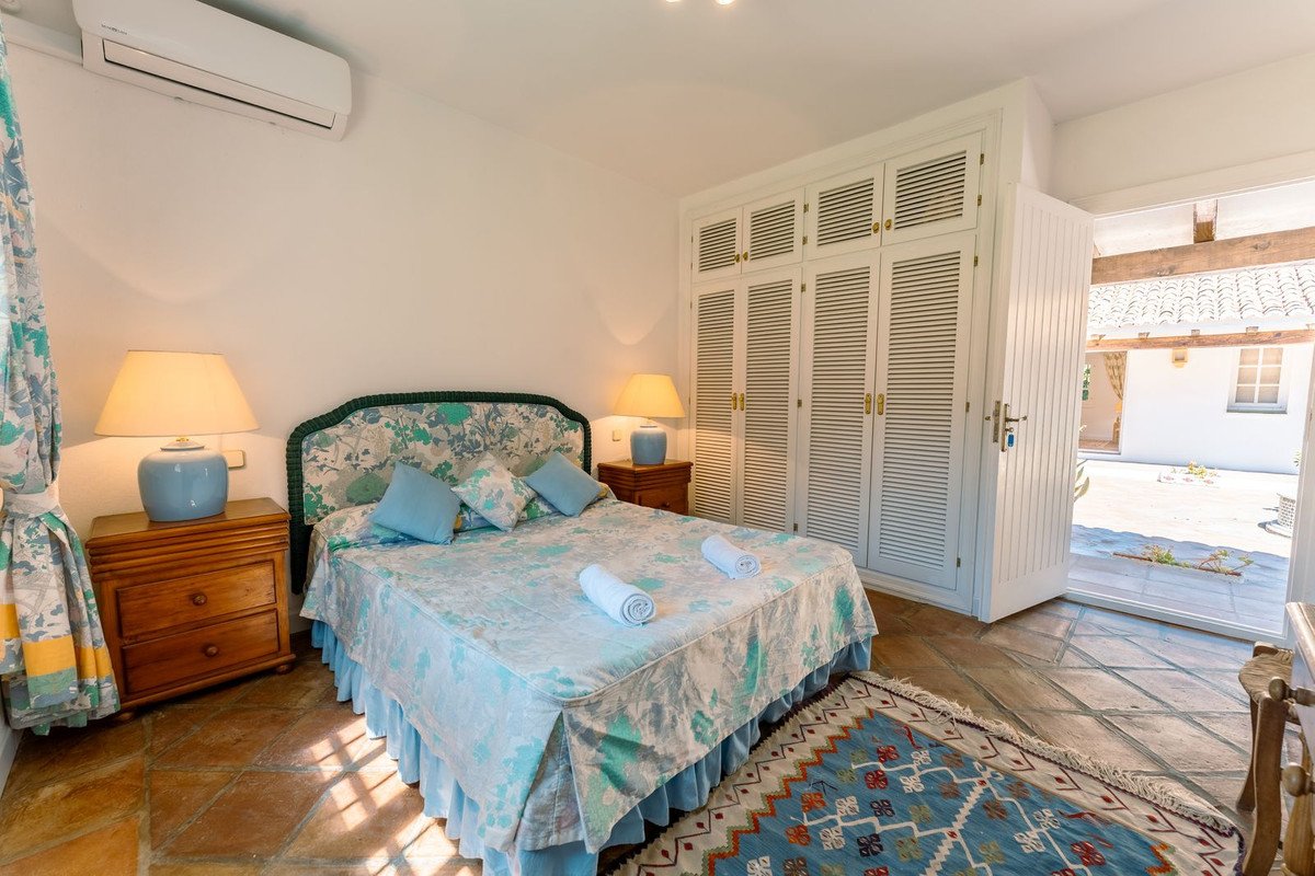 8 Bed Finca - Cortijo in Cancelada