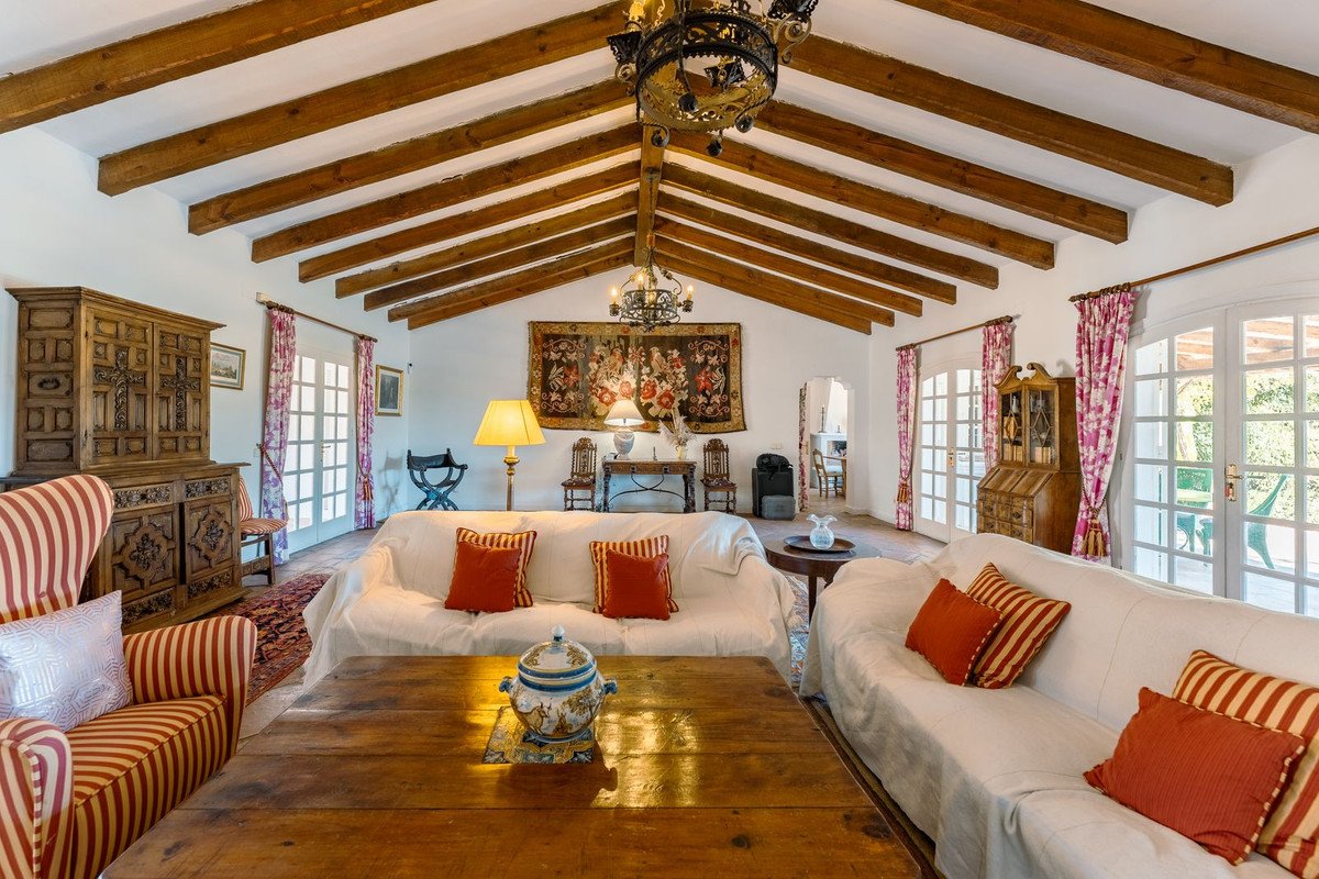 8 Bed Finca - Cortijo in Cancelada